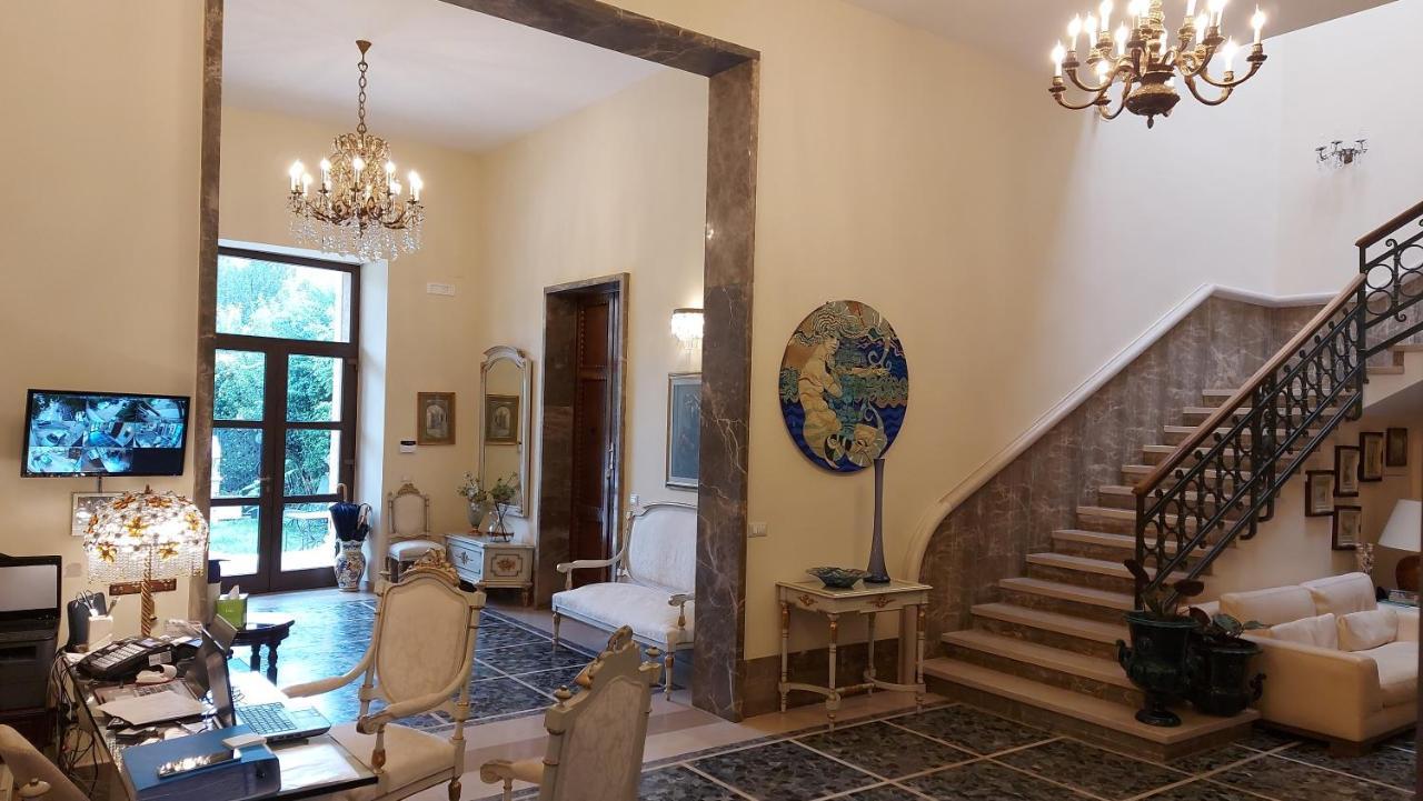 Dimora Charleston Lecce Parcheggio Privato In Loco Gratis Bed & Breakfast Exterior photo