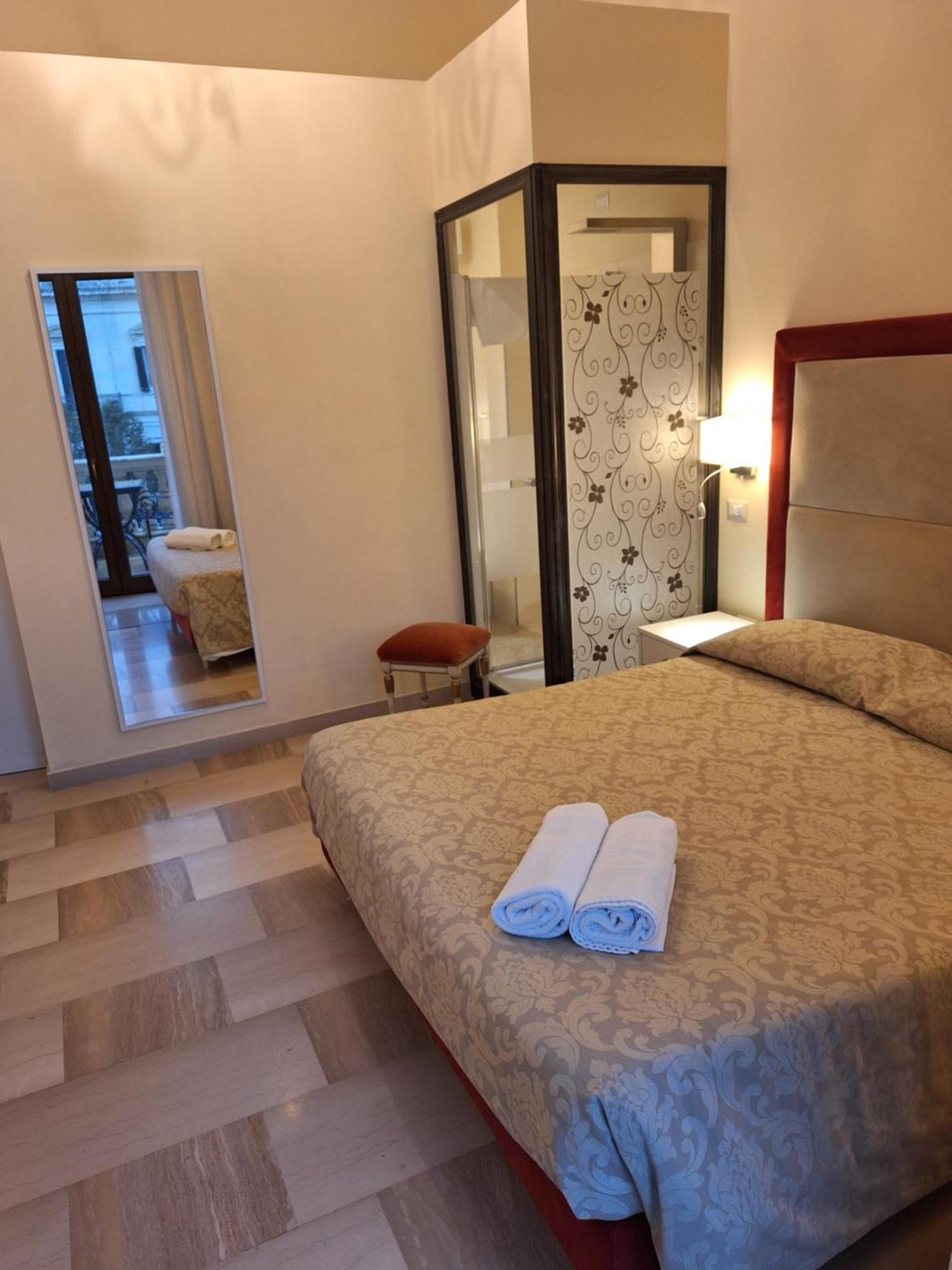 Dimora Charleston Lecce Parcheggio Privato In Loco Gratis Bed & Breakfast Room photo